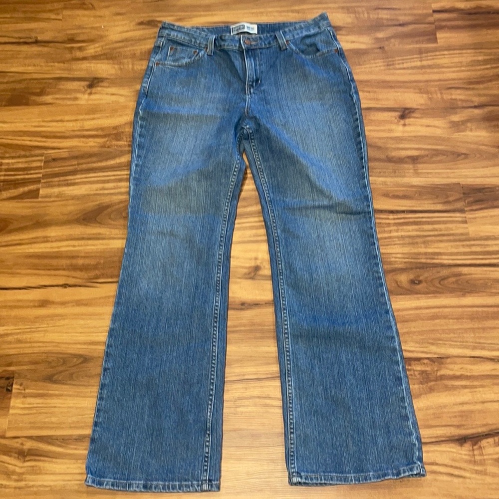 Signature Levi’s Mid Rise Bootcut Jeans